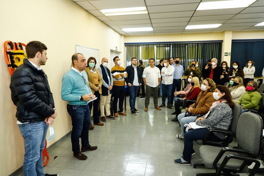 prefeito Auricchio e alunos do Curso Cuidadores de Idosos