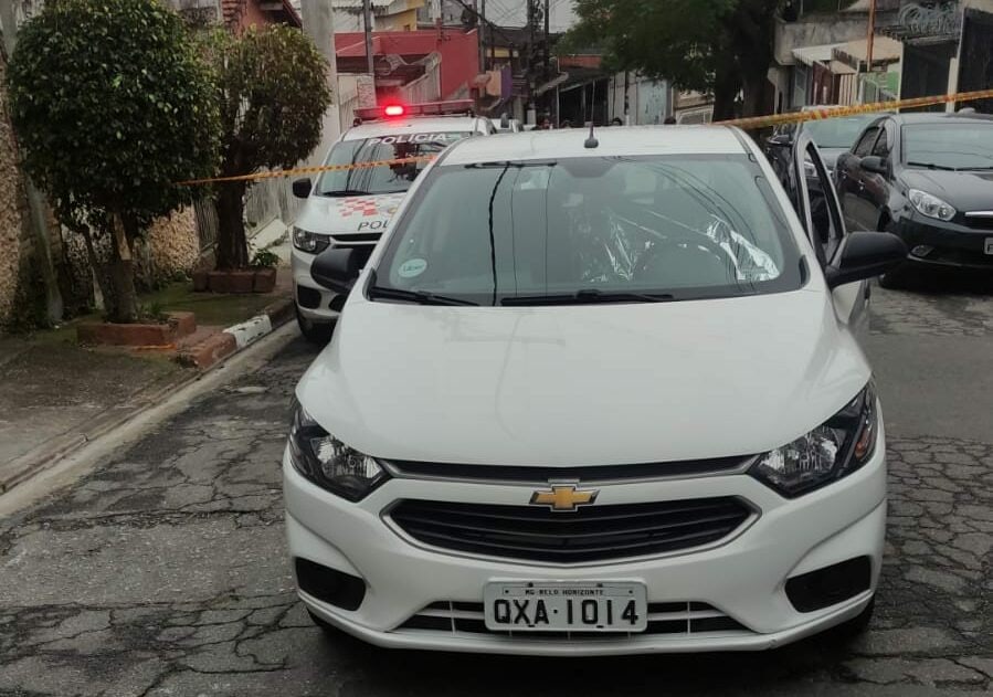 veículo Onix branco