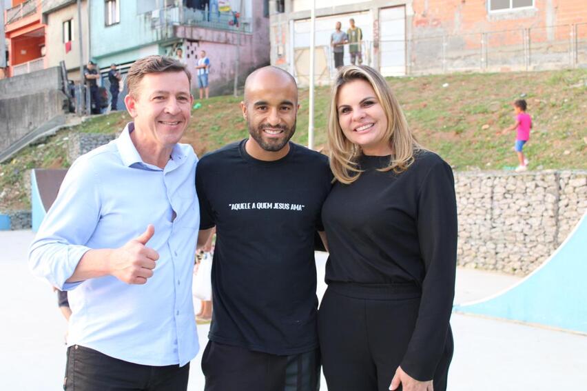 prefeito Orlando Morando, jogador Lucas Moura e a deputa Carla Morando