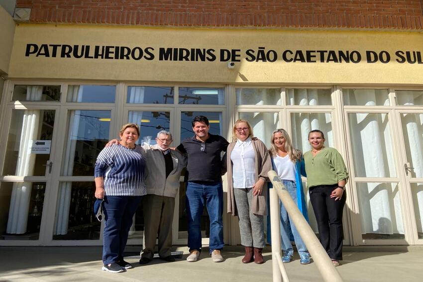 representantes da Associação de Patrulheiros Mirins e da Adria