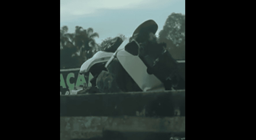 carro capotado na avenida dos Estados