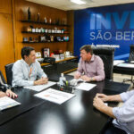 prefeito Orlando Morando com empresários da Rede Atacadão