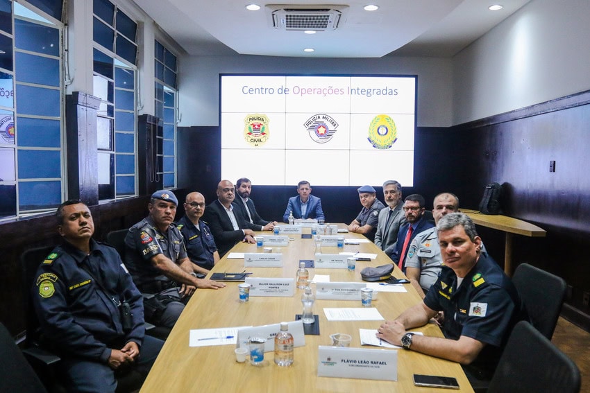 reunião do prefeito com policiais