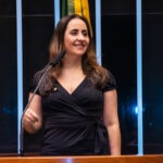 Deputada federal Adriana Ventura na tribuna da Câmara
