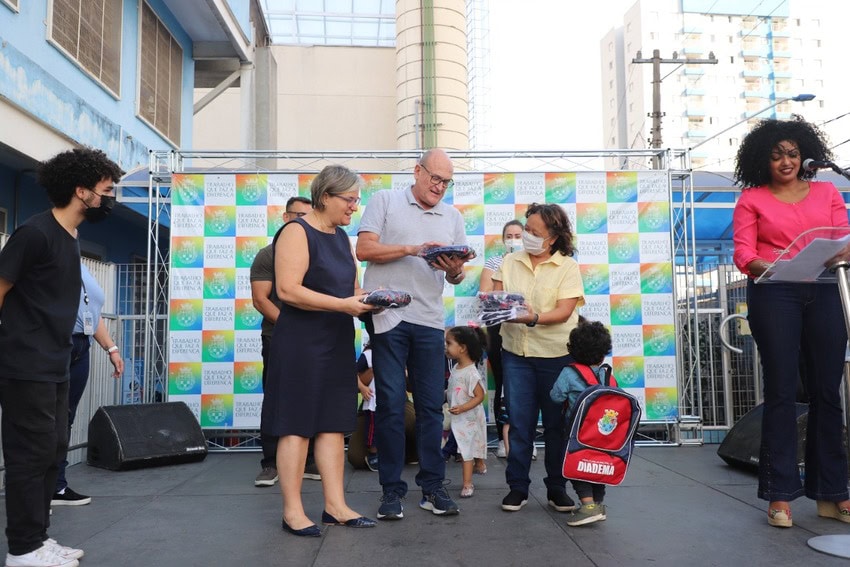 entrega de uniformes em Diadema