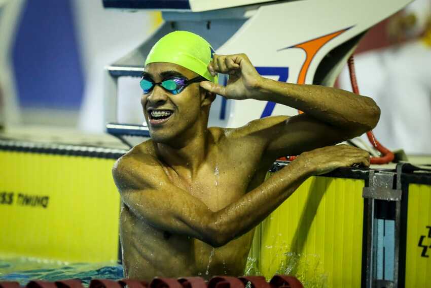 nadador de Mauá Henrique na piscina