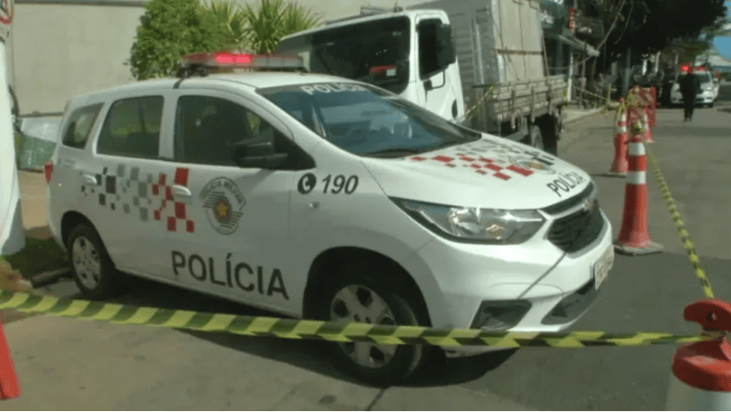 viatura da PM em ocorrência de queda