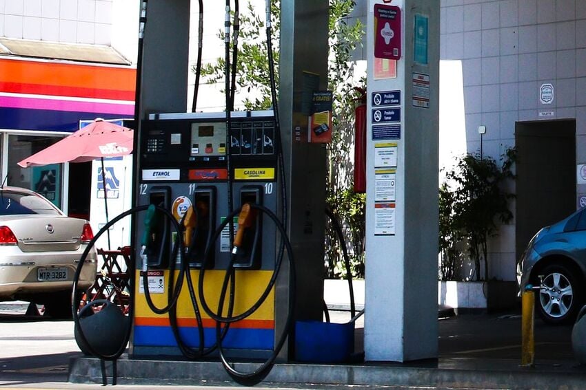 bomba em posto de gasolina