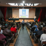 prefeito Orlando morando com alunos