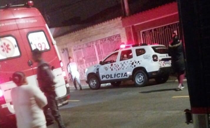 viaturas do Samu e da PM