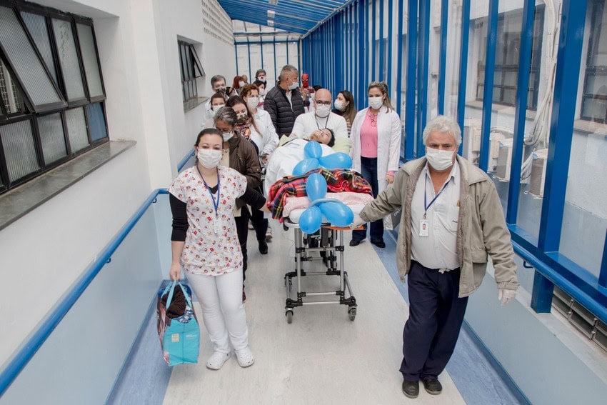 adolescente tem alta hospitalar no CHM