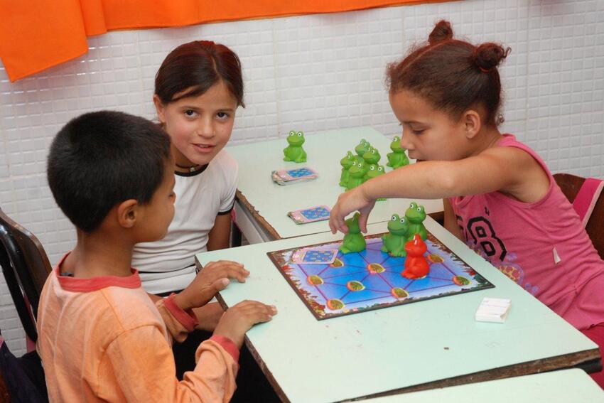 crianças jogando