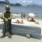 estátua de Carlos Drummond de Andrade no Rio