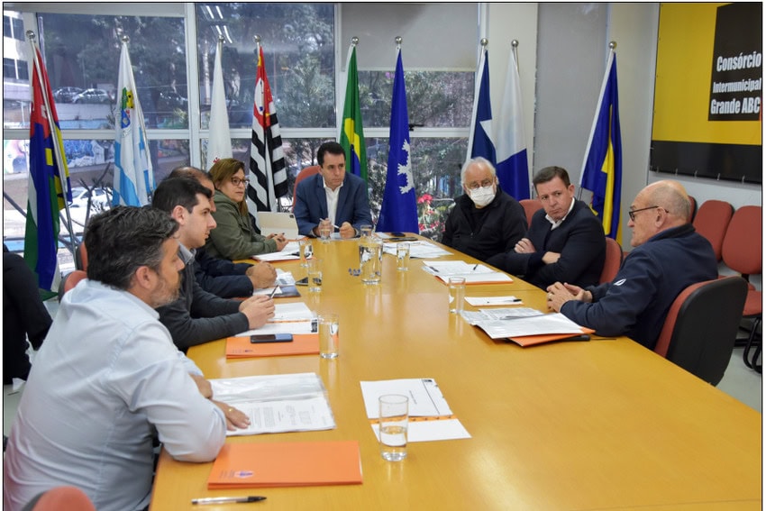 prefeitos do ABCD durante reunião