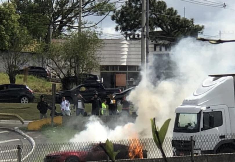 Camaro pegando fogo