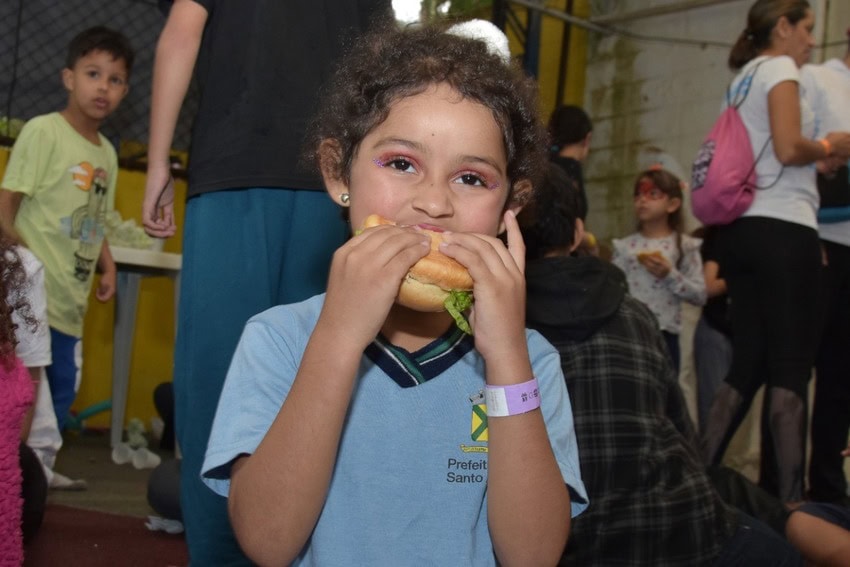 menina como lanche em Santo André