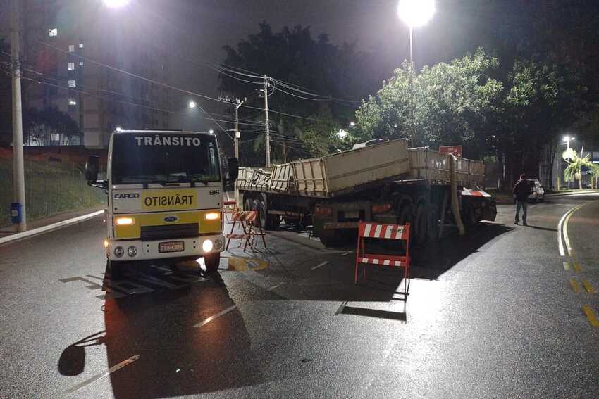carreta envolvida em acidentes em São Caetano