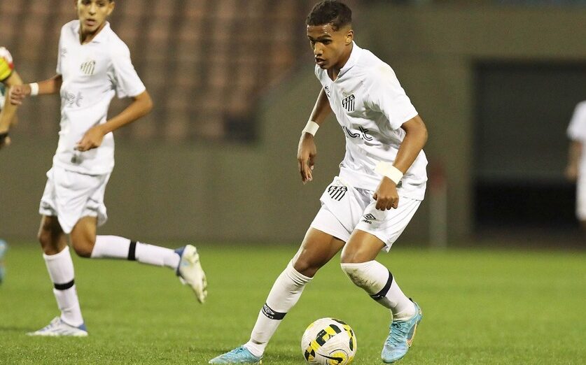 jogador do Santos João Victor