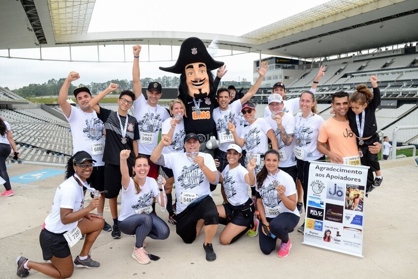 mulheres com a camisa do Corinthians
