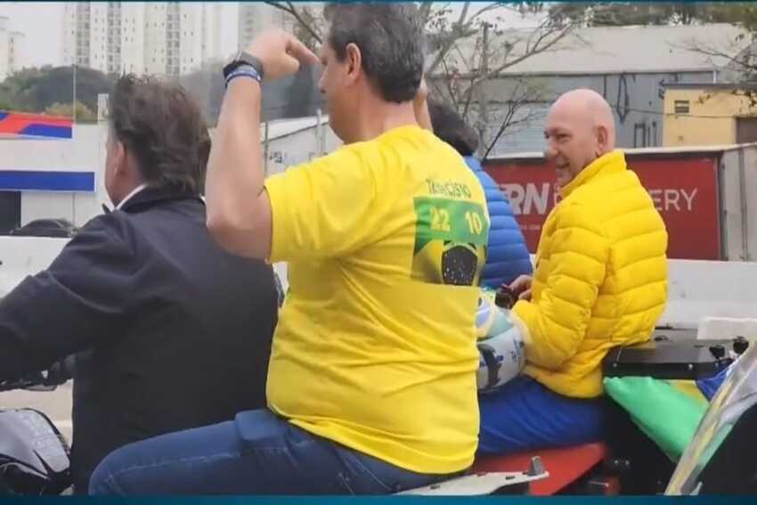 tarcísio de freitas e bolsonaro em motociata