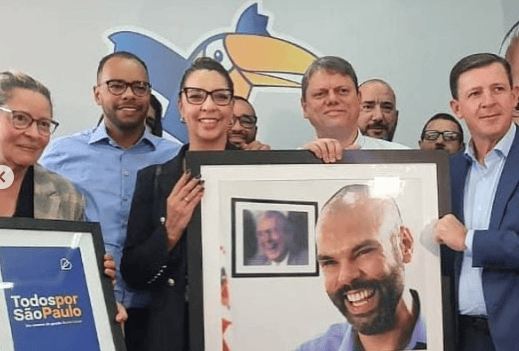Tarcísio e tucanos