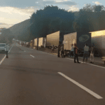 caminhões bloqueiam rodovias