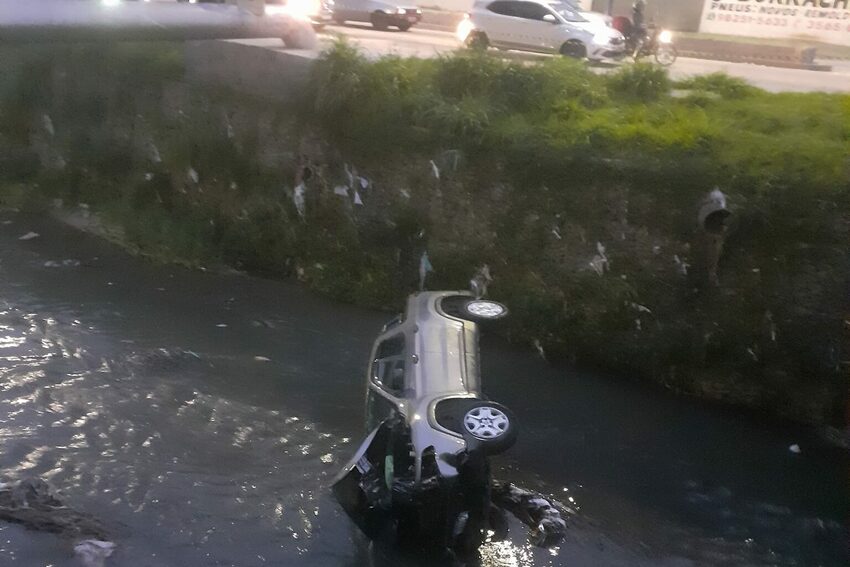 carro no rio