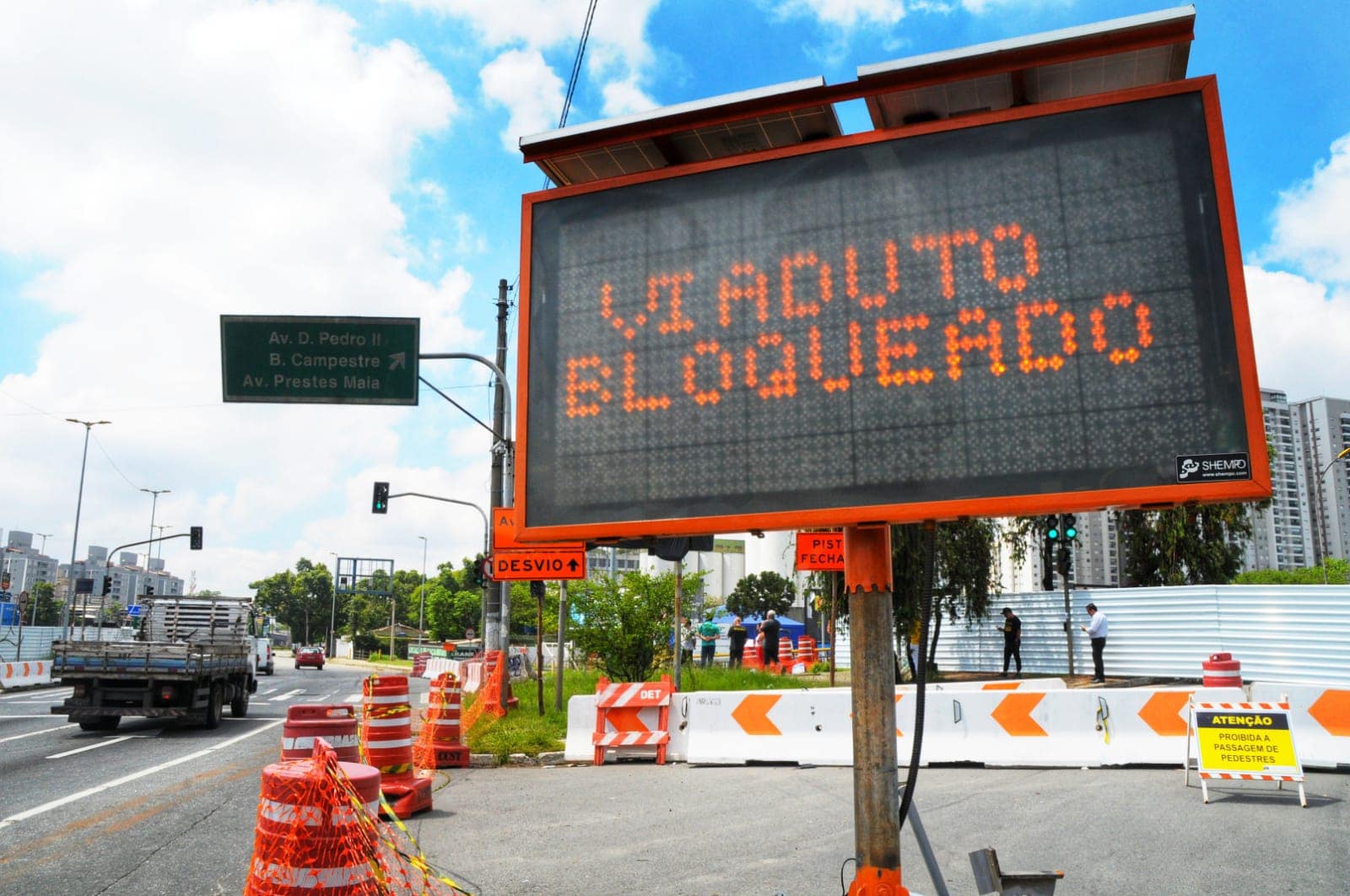Viaduto Castelo Branco bloqueado