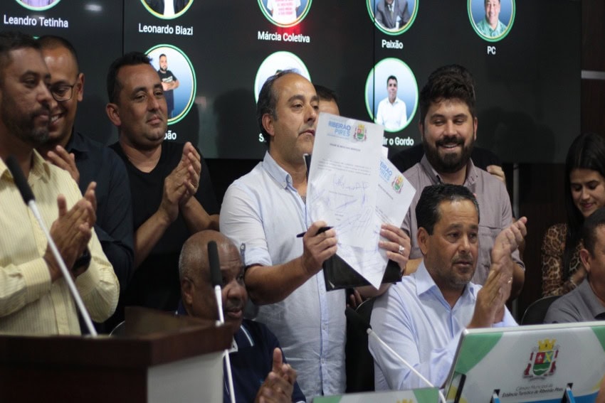 ordem de serviço assinada por Guto Volpi