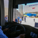 motorista de ônibus dentro do terminal Batistini