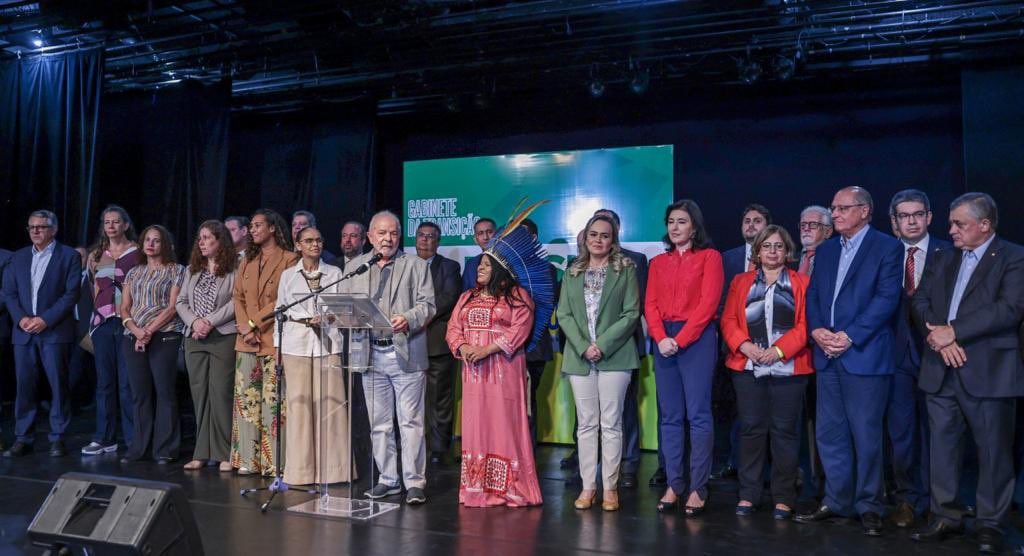 Lula e futuros ministros