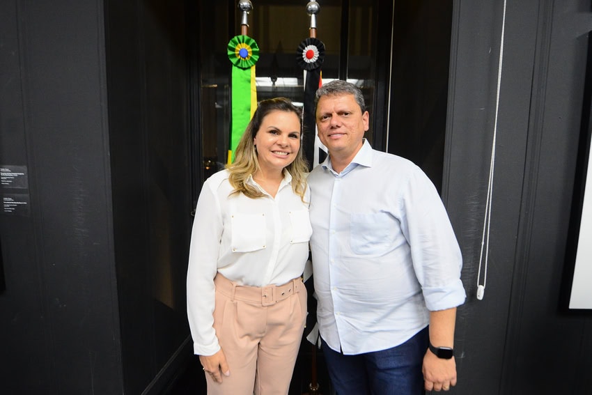Carla Morando e Tarcísio de Freitas