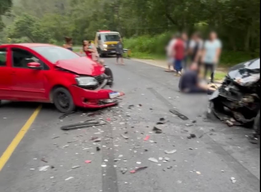 acidente entre dois carros