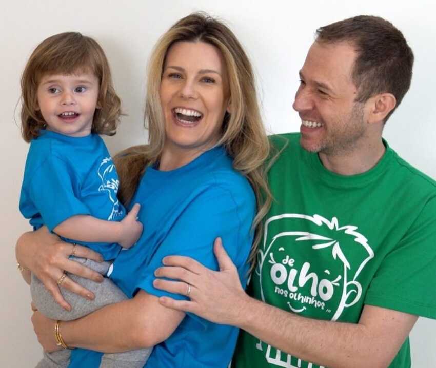 Tiago Leifert, esposa e filha