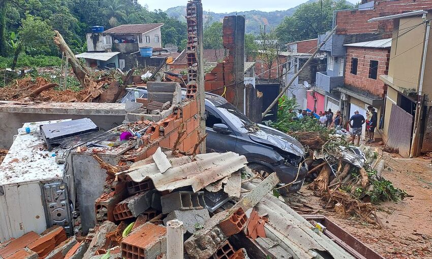 casas destruídas em São Sebastião