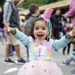 criança em matinê de carnaval
