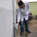 coletando amostras de água