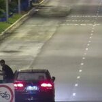 ladrão furtando carro