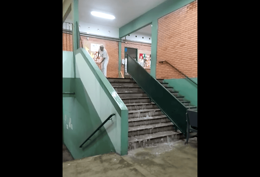 escola enche de água