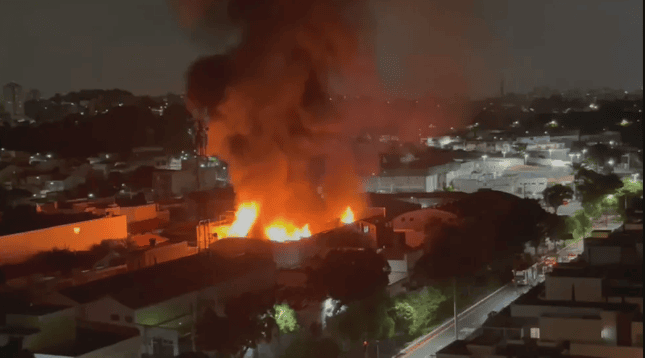 incêndio em galpão de peças de São Caetano