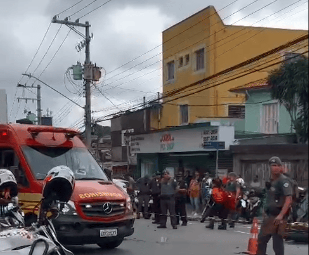 policiais aplaudidos