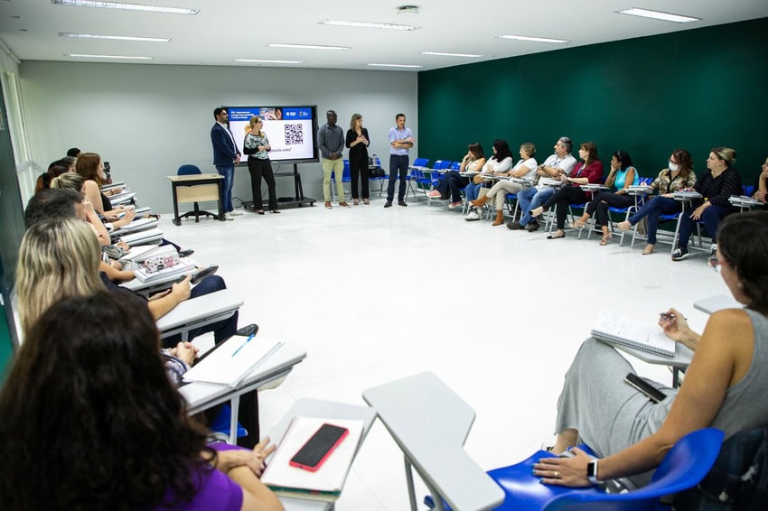 gestores de escolas em treinamento em São Caetano