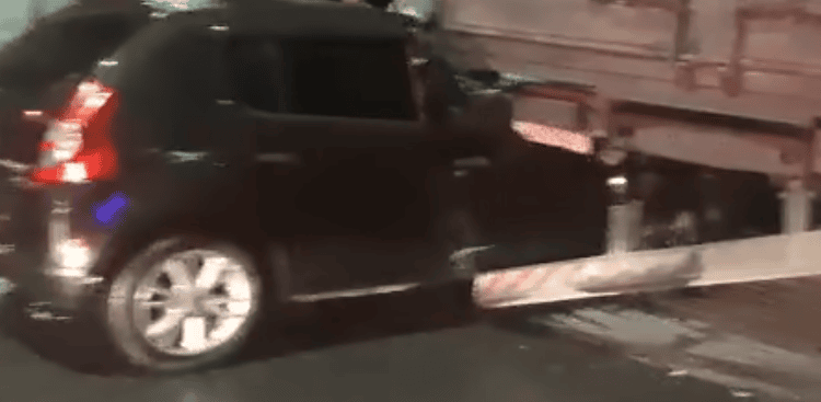 colisão de carro com ônibus