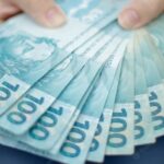 Dinheiro - notas de 100 reais