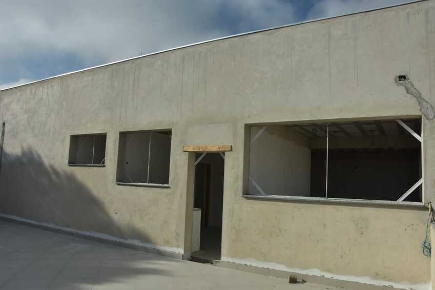 fachada do Hospital Veterinário Municipal em obras