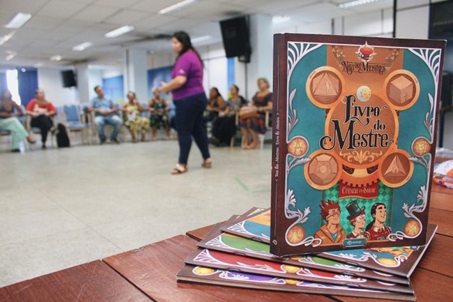 professora em sala de aula