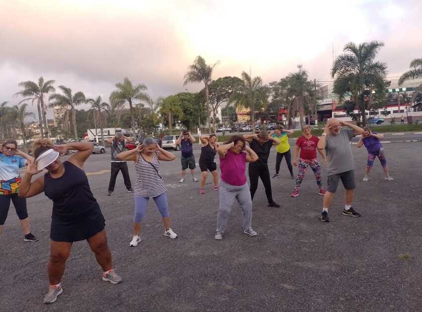 Pessoas se exercitando