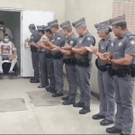 policiais recepcionam tenente ferido