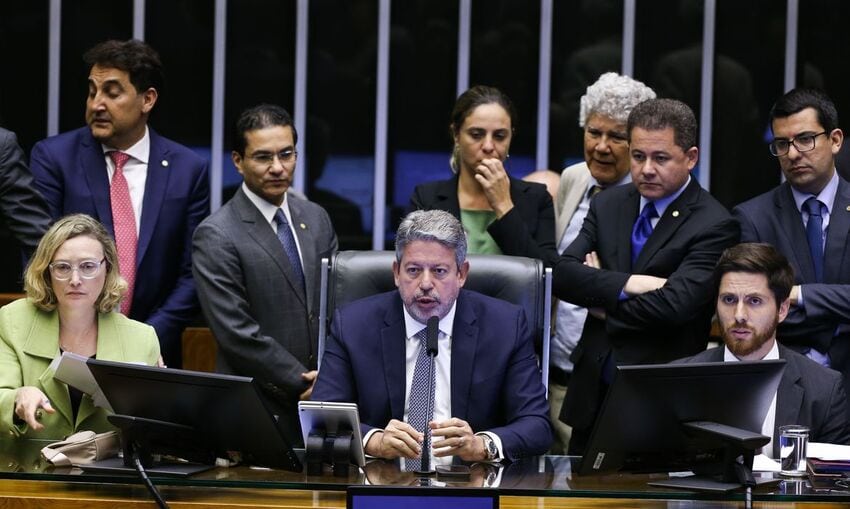 Sessão da Câmara que tentou votar o PL 2630.