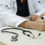médico
